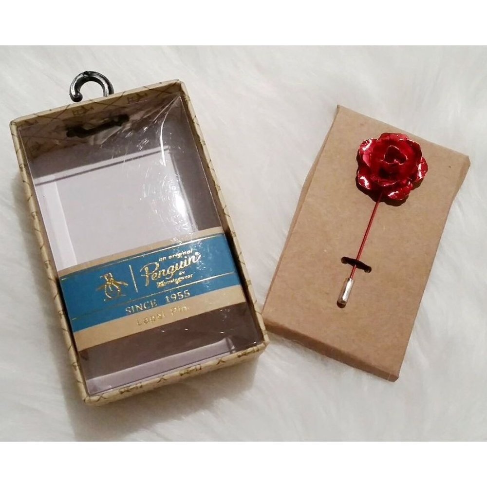 AN ORIGINAL PENGUIN Floral METAL Lapel Pin ( RED )